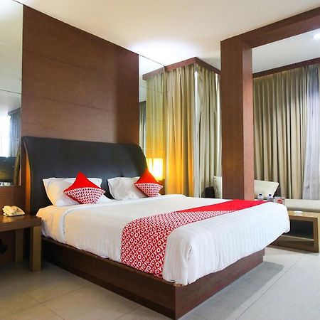 Aston Pekanbaru City Hotel Kültér fotó