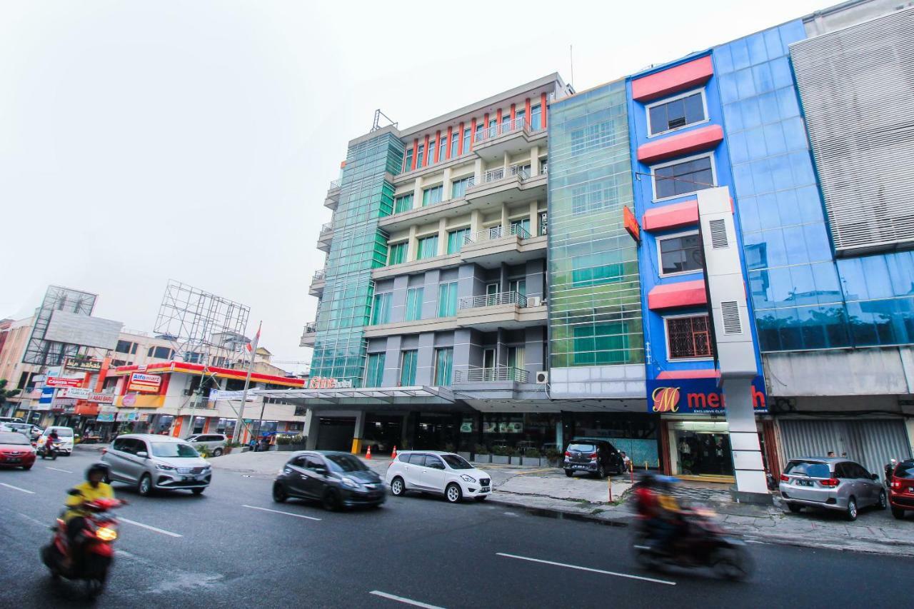 Aston Pekanbaru City Hotel Kültér fotó