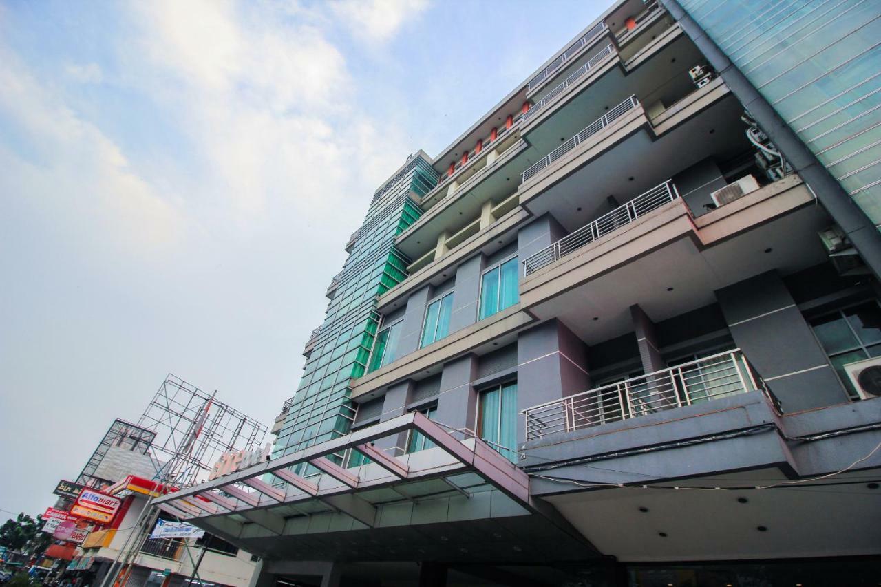 Aston Pekanbaru City Hotel Kültér fotó